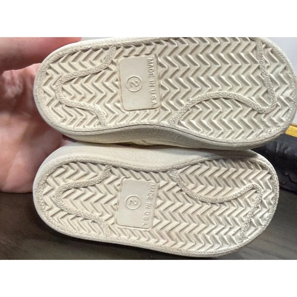 Unbranded‎ Vintage White Canvas Baby Shoes (Size 2)